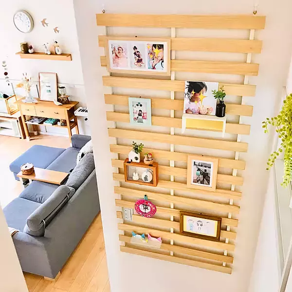 「収納ラックやディスプレイアイテム、間仕切りにも変身！アイデア広がるすのこの活用法6選」の画像