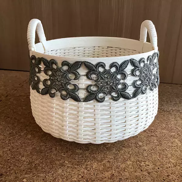 「愛らしい小物から収納グッズ、季節ものまで！クラフトバンド作品のアイデア集」の画像