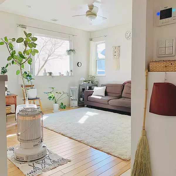 「お手ごろ価格で極上のリラックスタイムを実現☆お部屋にあわせて選べるニトリのラグ6選」の画像