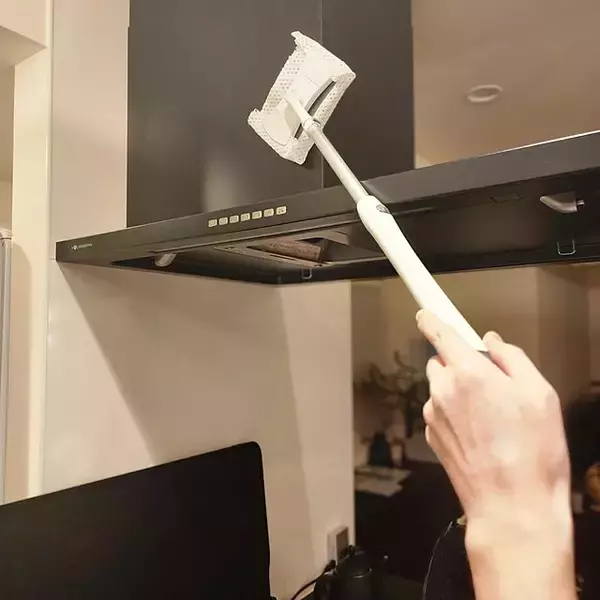 「家中の高いところを攻略！便利アイテムを活用した高所掃除のコツ」の画像