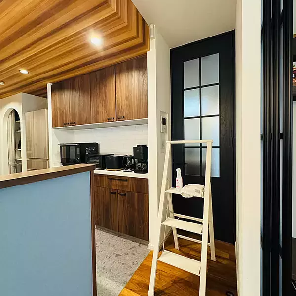 「家中の高いところを攻略！便利アイテムを活用した高所掃除のコツ」の画像