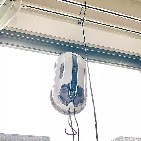 「家中の高いところを攻略！便利アイテムを活用した高所掃除のコツ」の画像