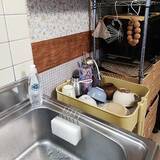 「手に取りやすく邪魔にならず、水切れのよさも◎毎日の食器洗いが快適になるキッチンスポンジの置き方6選」の画像5