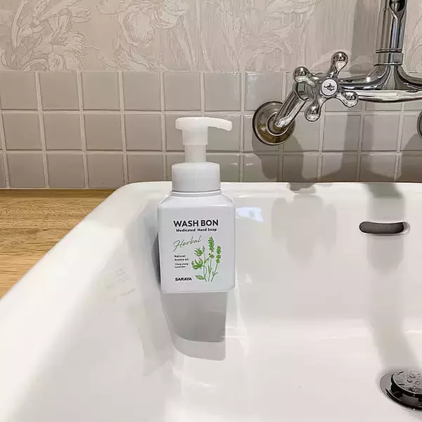 「洗面所はダイソーアイテムで整う！参考にしたいプチプラ収納アイデア6選」の画像