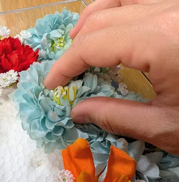 「「推し活に！イメージカラーで飾るディスプレイケースのつくり方」 by yumiさん」の画像