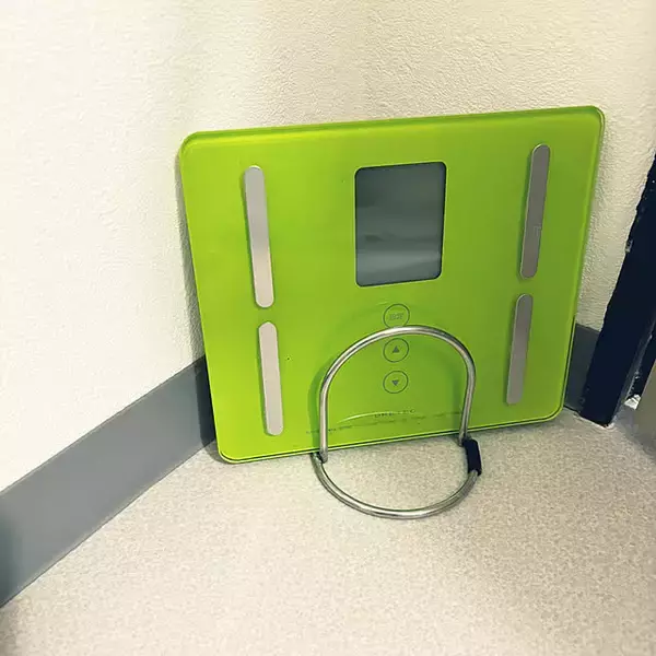「スマートに収納して健康的な身体を目指す！見た目もばっちりな体重計の置き方集」の画像