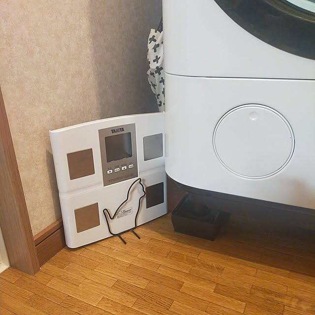 スマートに収納して健康的な身体を目指す！見た目もばっちりな体重計の置き方集