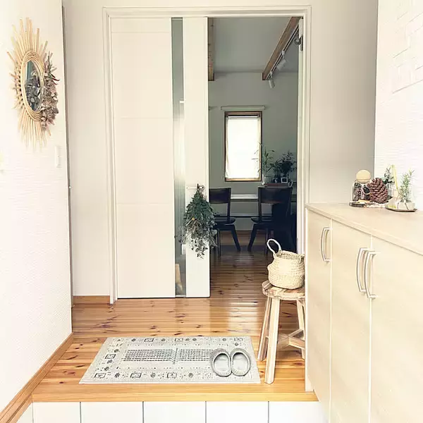 「家に入った瞬間から気分が上がる♪見栄えばっちりな玄関インテリアの作り方」の画像