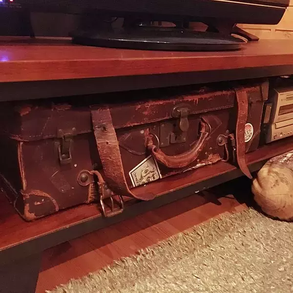 「飾って使って楽しむ！スーツケース＆トランクをリビングに」の画像