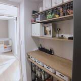 「使いやすさ満点！家事や整理整頓がはかどるウォークスルー収納の作り方」の画像1