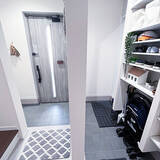 「使いやすさ満点！家事や整理整頓がはかどるウォークスルー収納の作り方」の画像2