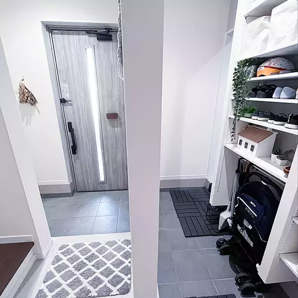 「使いやすさ満点！家事や整理整頓がはかどるウォークスルー収納の作り方」の画像