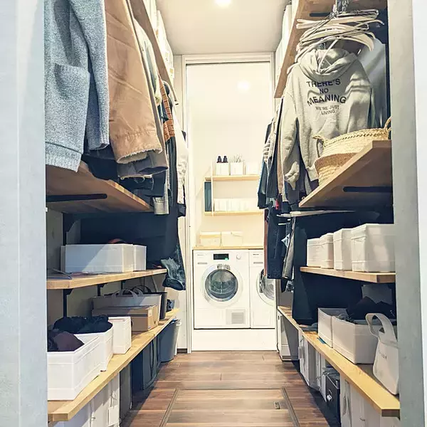 「使いやすさ満点！家事や整理整頓がはかどるウォークスルー収納の作り方」の画像