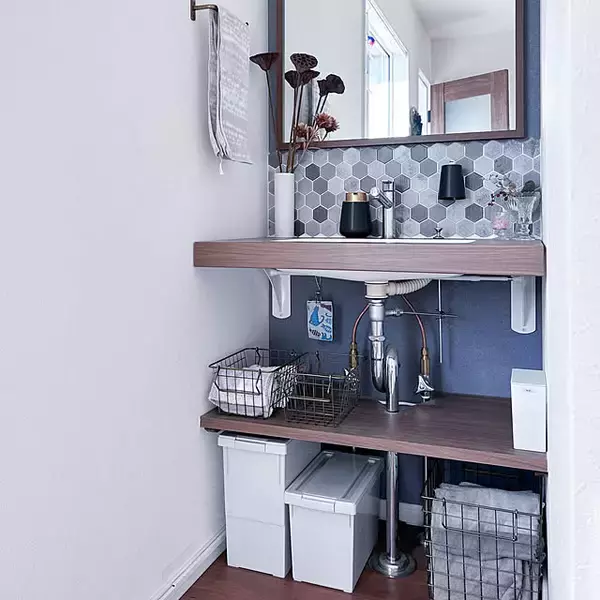 「水まわりの清潔感は収納で決まる！使いやすく見栄えのいい洗面台下収納のつくり方」の画像