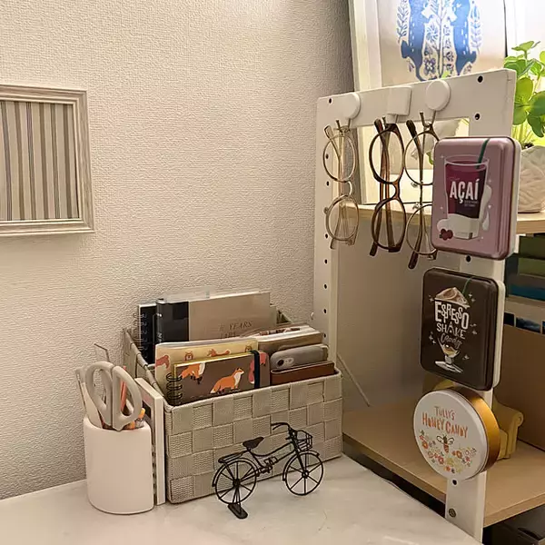 「すっきり＆使いやすく整頓できる♪100均アイテムを使った文具収納」の画像