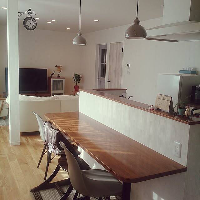 お部屋の形を最大限に活かして広々した生活を実現。縦長リビングの使い方10選