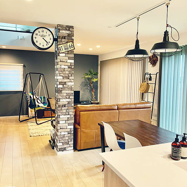 お部屋の形を最大限に活かして広々した生活を実現。縦長リビングの使い方10選