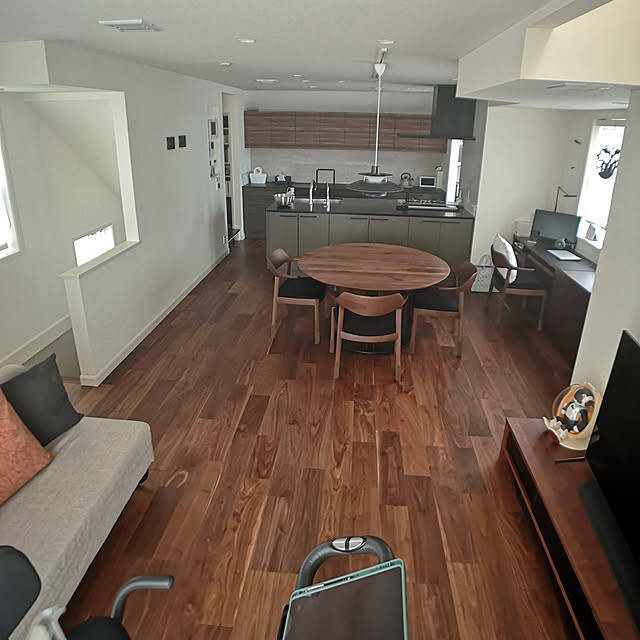 お部屋の形を最大限に活かして広々した生活を実現。縦長リビングの使い方10選