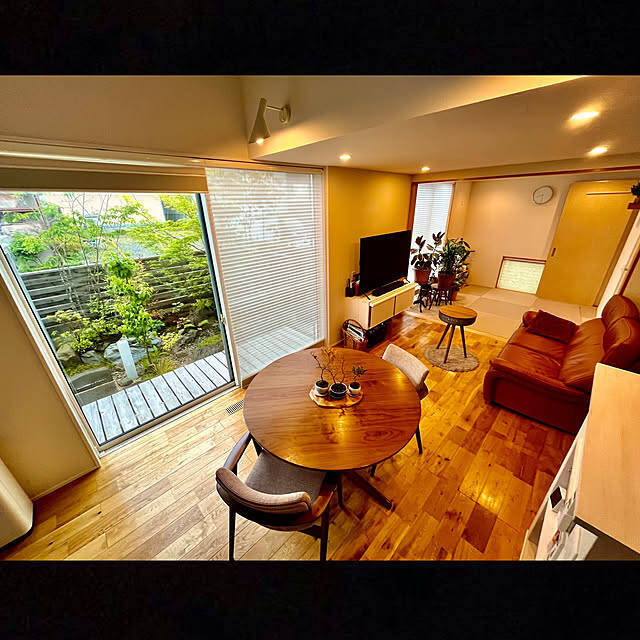 お部屋の形を最大限に活かして広々した生活を実現。縦長リビングの使い方10選