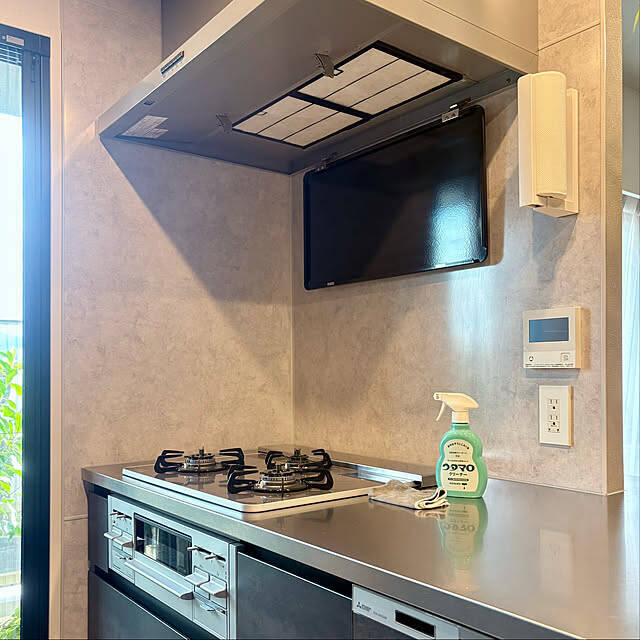 「ステンレスに緑の彩りを。自分らしく整える、温もりのあるモダンキッチン」 by up0524さん