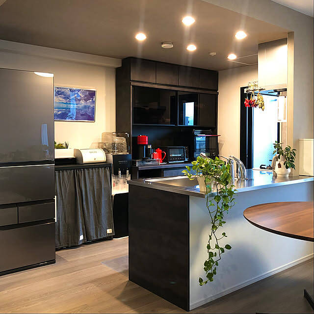 「ステンレスに緑の彩りを。自分らしく整える、温もりのあるモダンキッチン」 by up0524さん