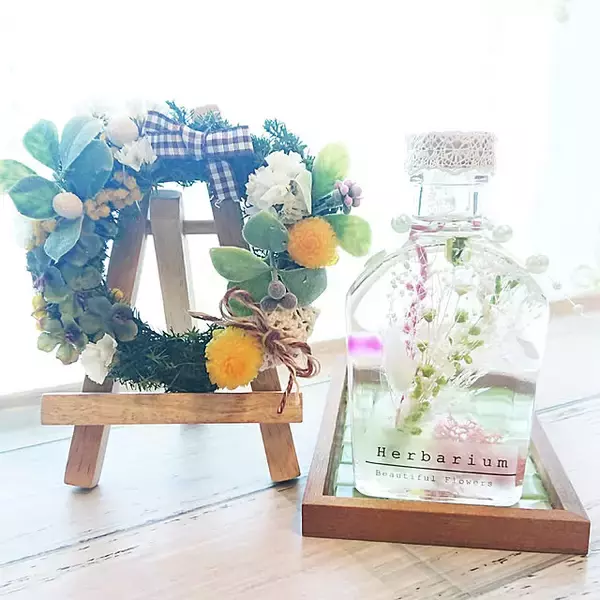 「透明感で暮らしを洗練♪セリアのガラス瓶を活用するDIYアイデア」の画像
