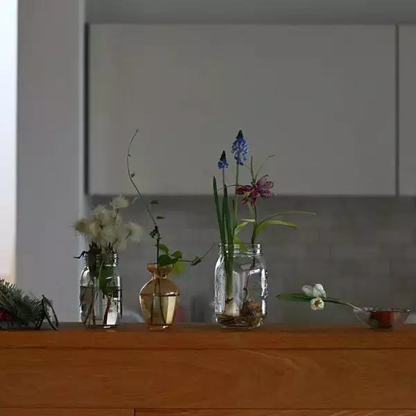 「透明感で暮らしを洗練♪セリアのガラス瓶を活用するDIYアイデア」の画像