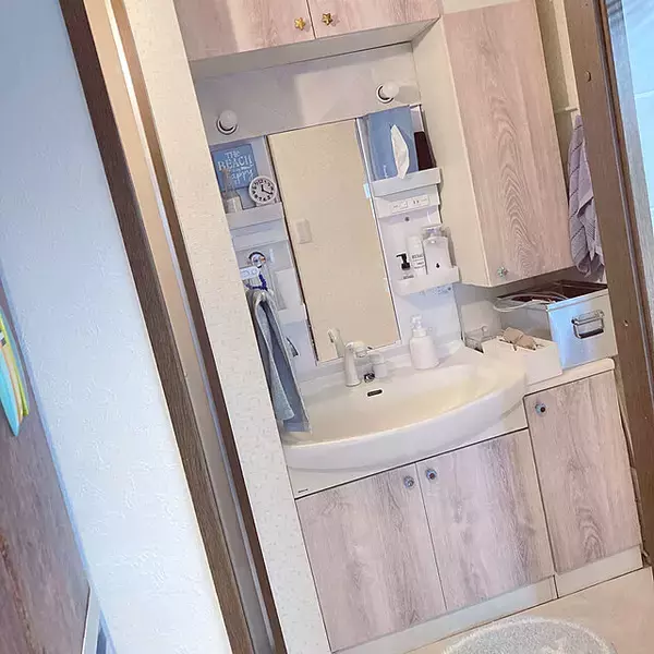 「今すぐ真似したいアイデア満載！洗面所のリメイク実例集」の画像