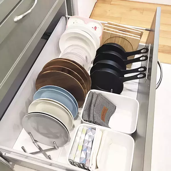 「ごちゃつく食器がすっきり片付く！IKEAアイテムで叶える収納アイデア7選」の画像