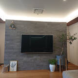 「空間を広々見せつつ映像を見やすくする工夫。設置方法別テレビの配置10選」の画像6