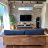 「空間を広々見せつつ映像を見やすくする工夫。設置方法別テレビの配置10選」の画像9