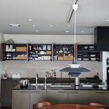 「生活スタイルや好みに合う収納方法が見つかる！キッチン背面収納の実例6選」の画像1