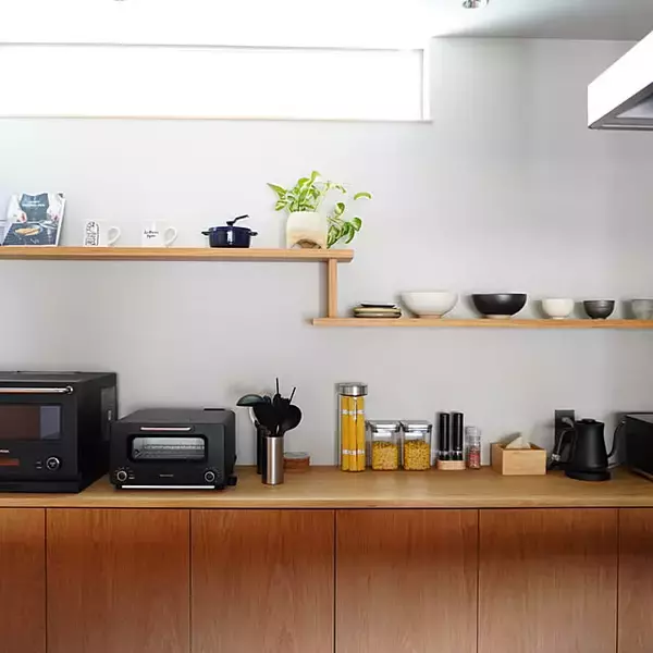 「生活スタイルや好みに合う収納方法が見つかる！キッチン背面収納の実例6選」の画像