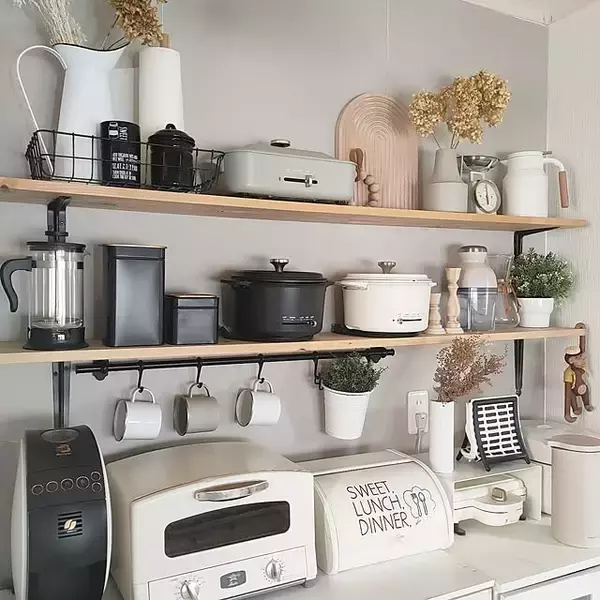 「生活スタイルや好みに合う収納方法が見つかる！キッチン背面収納の実例6選」の画像