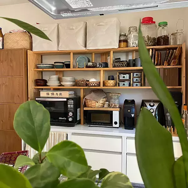 「生活スタイルや好みに合う収納方法が見つかる！キッチン背面収納の実例6選」の画像