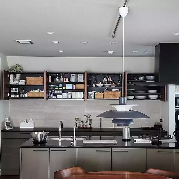 「生活スタイルや好みに合う収納方法が見つかる！キッチン背面収納の実例6選」の画像