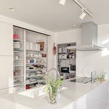 「生活スタイルや好みに合う収納方法が見つかる！キッチン背面収納の実例6選」の画像7