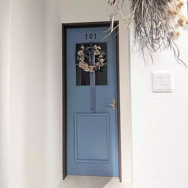 ドアで個性を出す！お部屋の入り口に華を添えるDIY12選