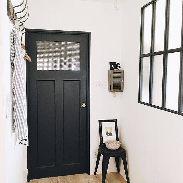 ドアで個性を出す！お部屋の入り口に華を添えるDIY12選