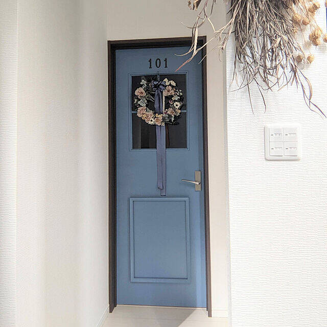 ドアで個性を出す！お部屋の入り口に華を添えるDIY12選