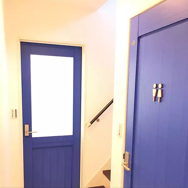 「ドアで個性を出す！お部屋の入り口に華を添えるDIY12選」の画像