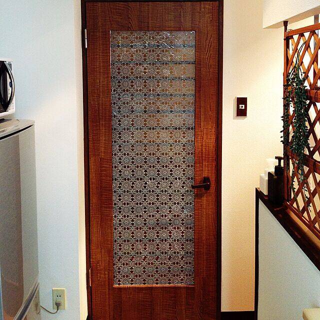 ドアで個性を出す！お部屋の入り口に華を添えるDIY12選