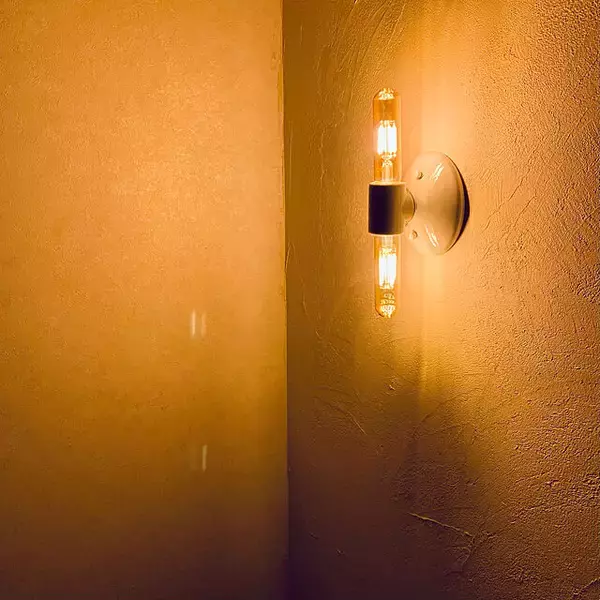 「レトロ感がたまらない♪明かりがインテリアになるエジソン電球」の画像