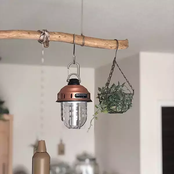 「やさしい灯りでお部屋を癒し空間に♡デザイン性も抜群なおすすめのランタン」の画像