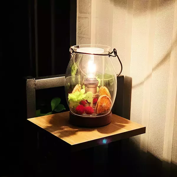 「やさしい灯りでお部屋を癒し空間に♡デザイン性も抜群なおすすめのランタン」の画像