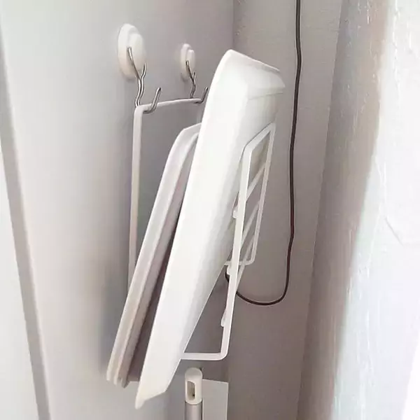 「省スペースで使いたいときにサッと手に取れる！トレーの収納アイデア6選」の画像