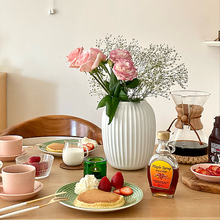 季節の花をみずみずしく引き立てる。花との暮らしが楽しくなる花瓶・フラワーベース