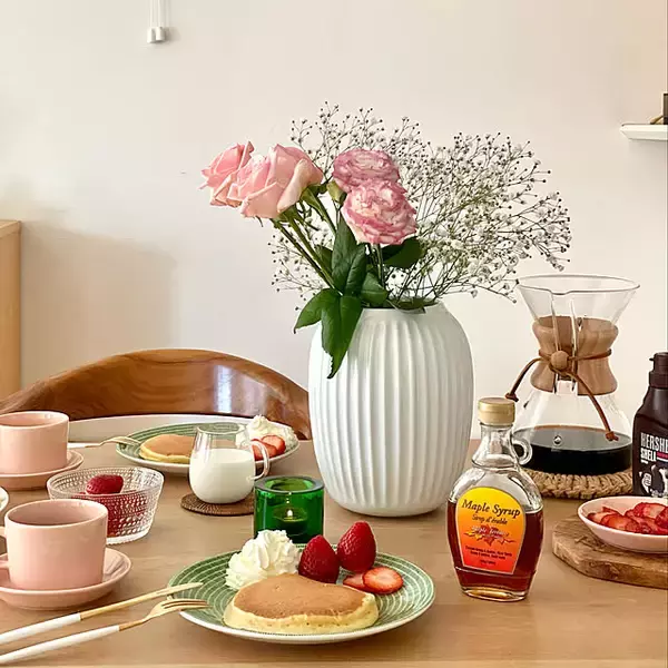 「季節の花をみずみずしく引き立てる。花との暮らしが楽しくなる花瓶・フラワーベース」の画像