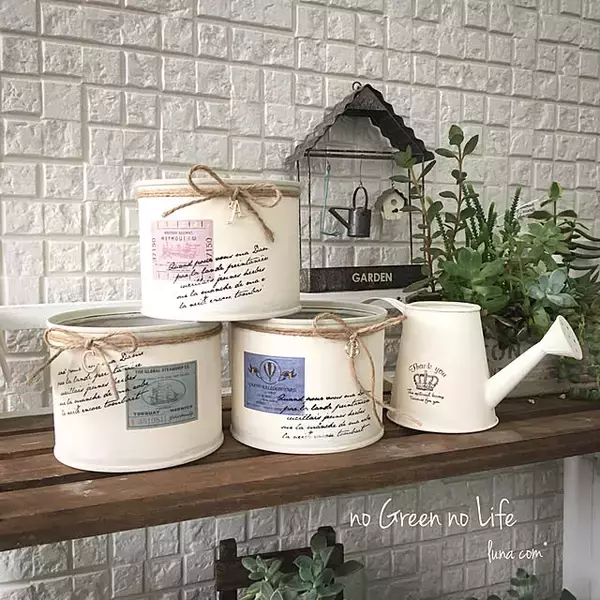 「ササッと塗るだけでアンティークな風合いに。ダイソーのミルクペイントでDIYにチャレンジ」の画像