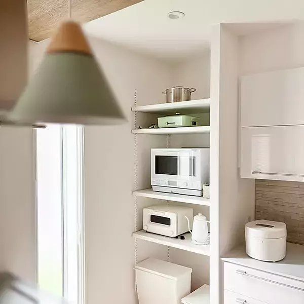 「家事の効率アップに直結☆炊飯器と電子レンジの置き方・置き場所アイデア」の画像